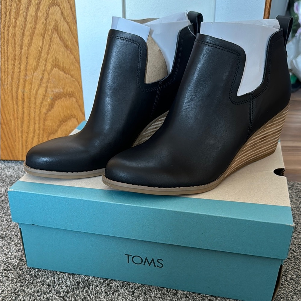 TOMS Women's Black Wedge Ankle Boots